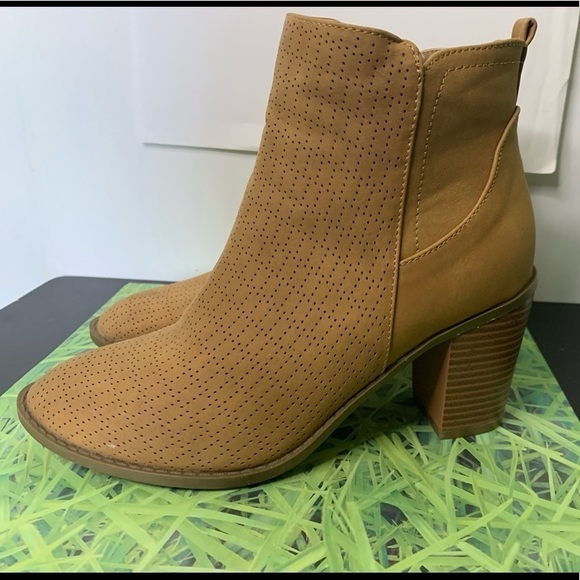 CHERISH heeled leather boot - Picture 3 of 5